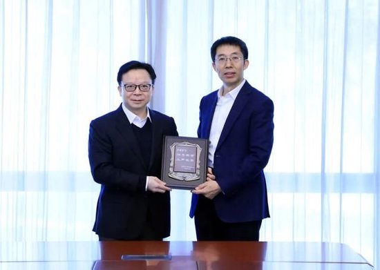 水木湛清华，桃李映晨曦|沐曦股份向清华大学捐赠仪式举行